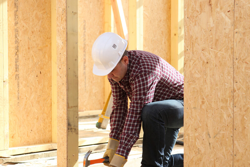 Construction-Worker-AdobeStock_50212778
