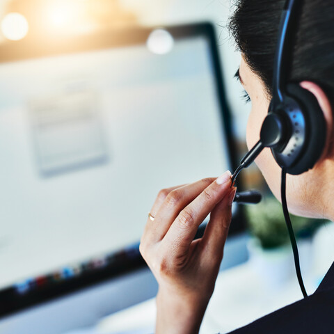 Call-Center-Woman-AdobeStock_487257870
